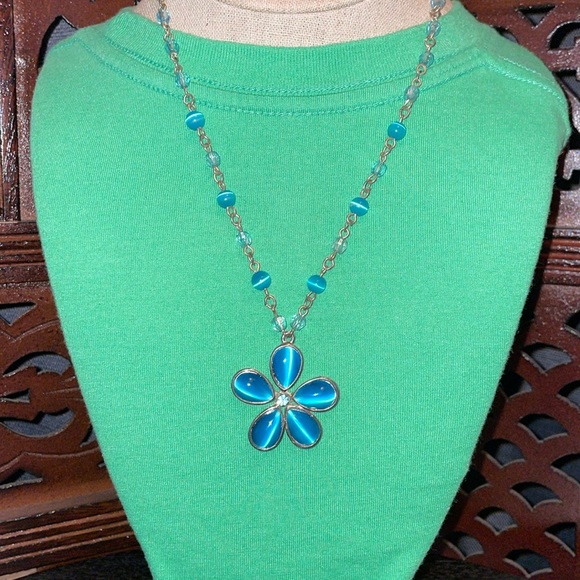 Source Unknown Jewelry - Vintage 1960’s Blue Sleeping Beauty.  Blue Glass Necklace